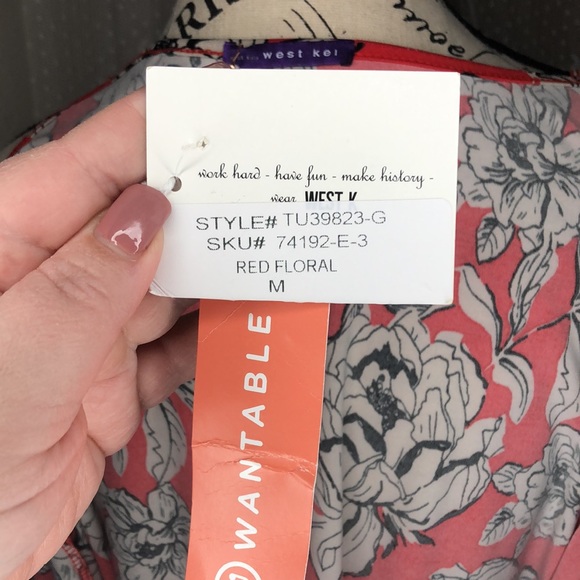 West Kei Red and Black White Floral Crossover Cami Tank Front Elastic Hem Medium - Picture 6 of 7